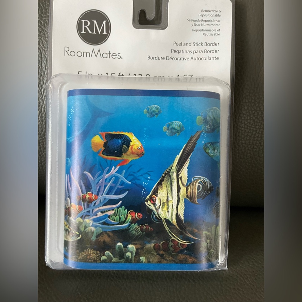 Roommates peel and stick, removable under the Sea border brand new